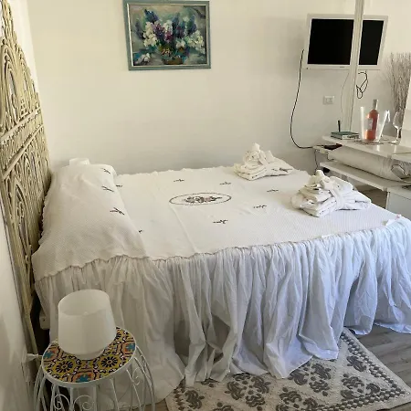 Dallalbaltramonto Apartment *